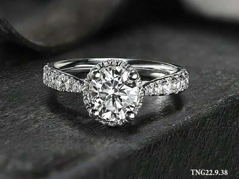 Nên mua nhẫn cưới kim cương tự nhiên hay không?