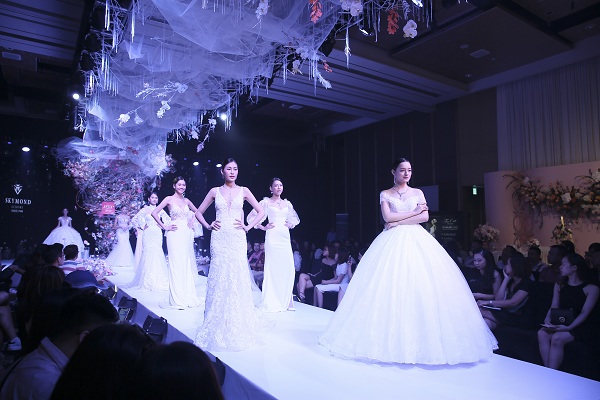 Ra mắt BST The Eternity: Sắc trắng thời thượng lên ngôi tại khách sạn Lotte Hà Nội