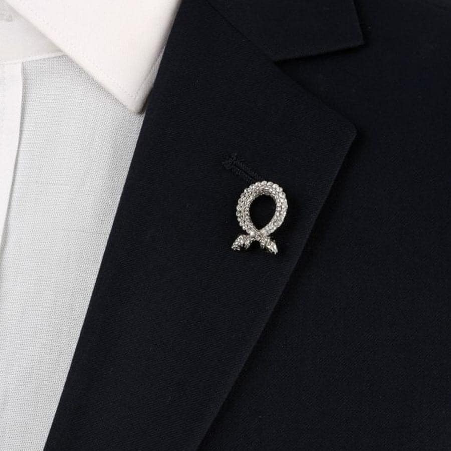 Logo doanh nghiệp mạ vàng- Quà tặng thiết kế mang bản sắc riêng