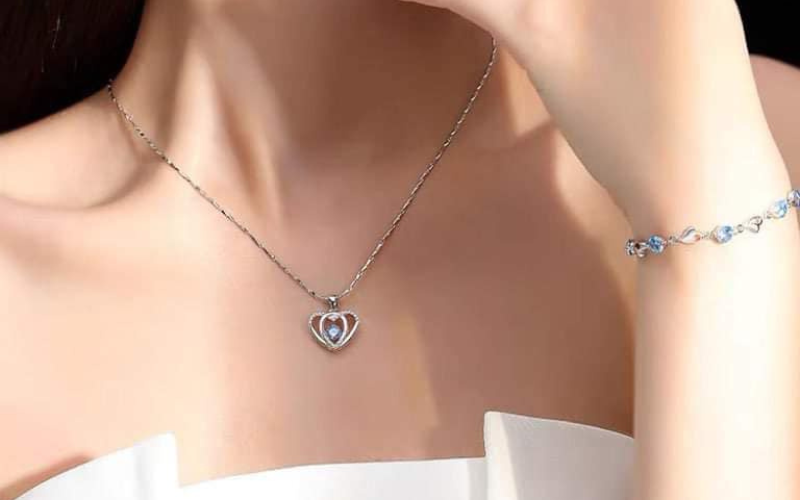 Mẹo chọn trang sức phù hợp với kiểu tóc