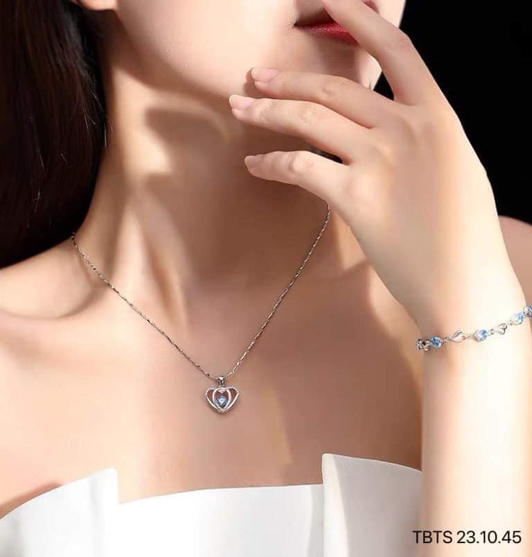 Bật mí món phụ kiện đẳng cấp các quý cô cần có khi đi tiệc