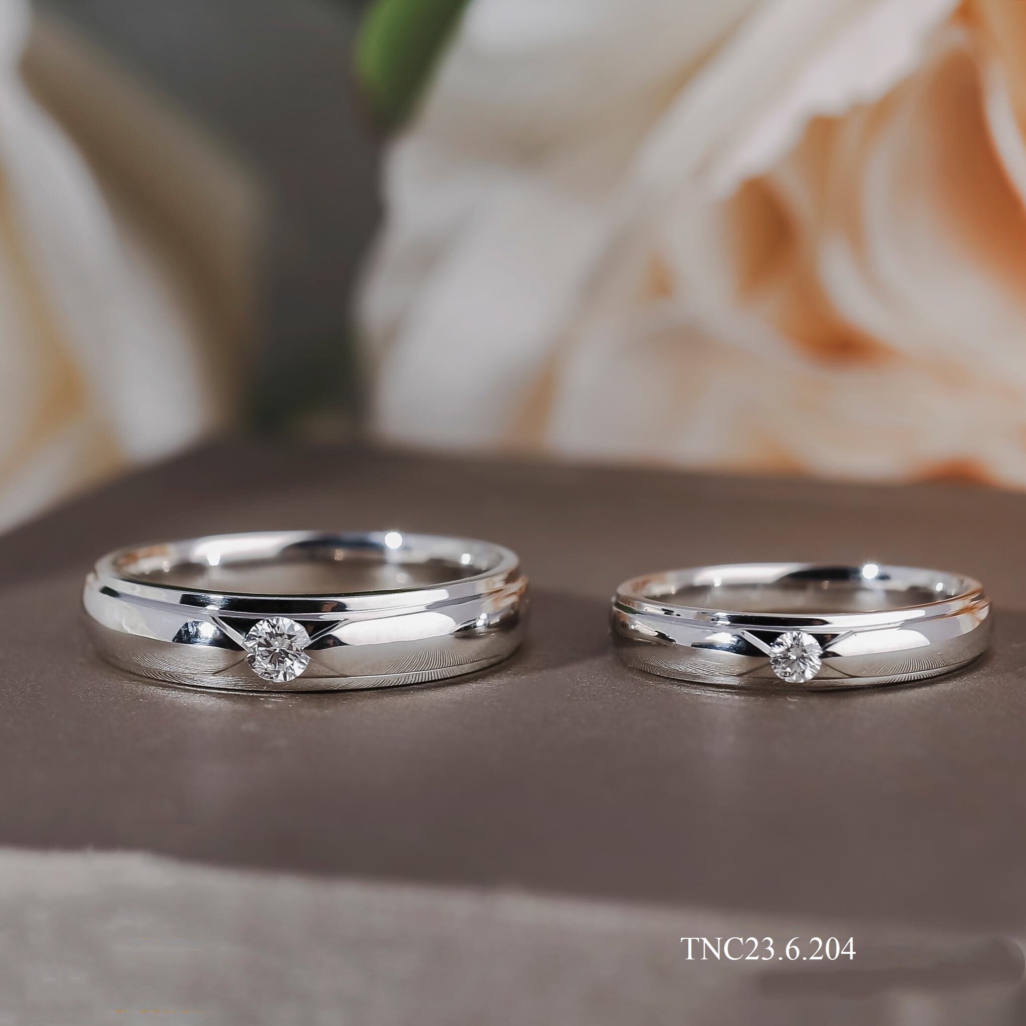 Mẫu nhẫn cưới Platin tinh tế cho cặp đôi giới văn phòng mới nhất