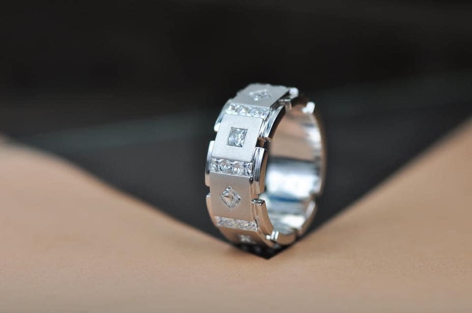 PHÁI MẠNH TÔN VINH ĐẲNG CẤP CÙNG NHẪN NAM PLATIN- KIM CƯƠNG