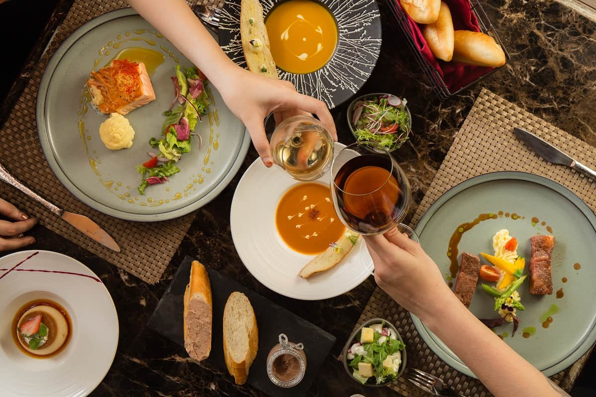 Bật mí món phụ kiện đẳng cấp các quý cô cần có khi đi tiệc