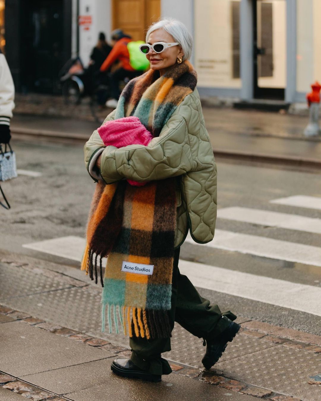 khăn quàng blanket and bomber jacket