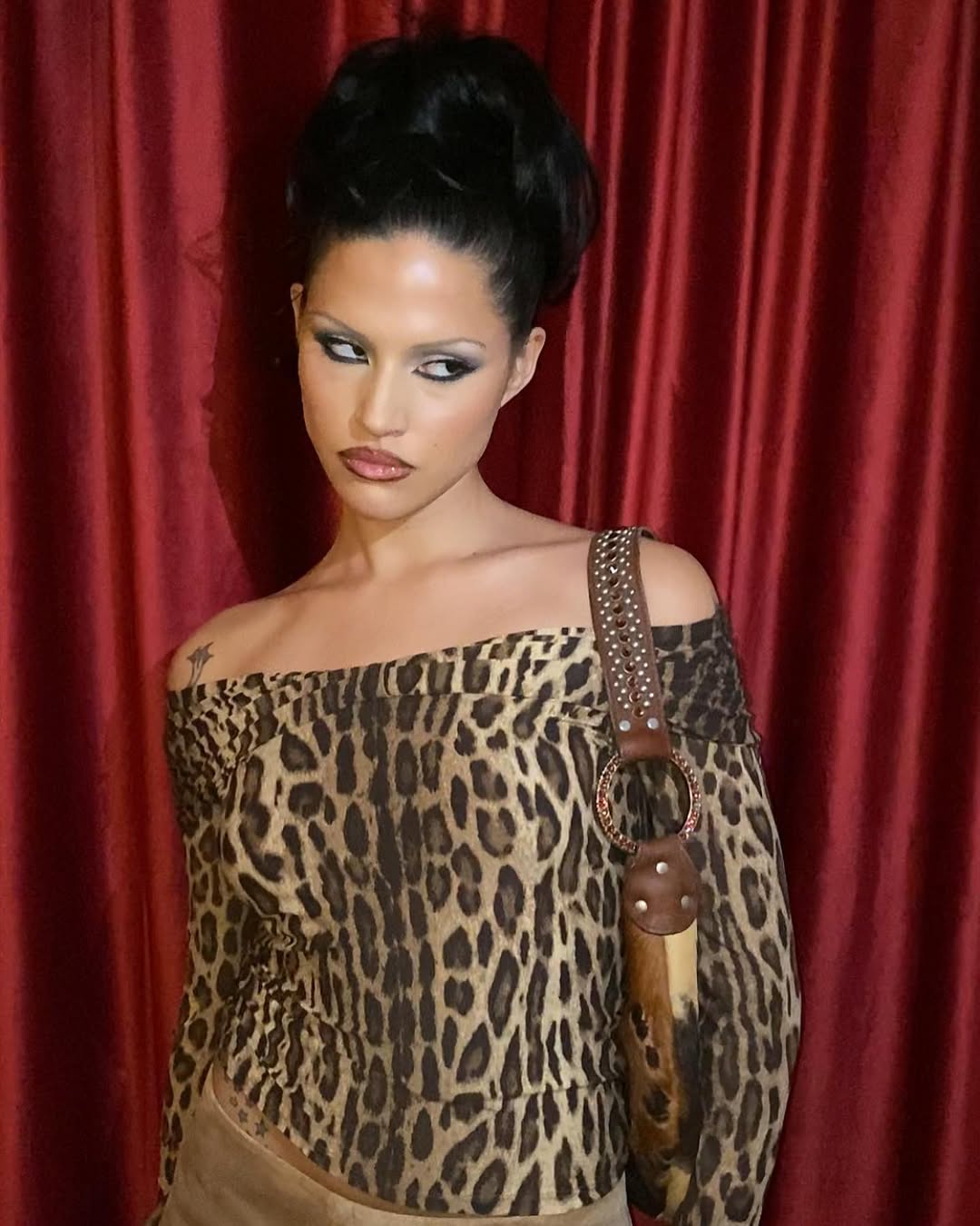 trang phục da báo 