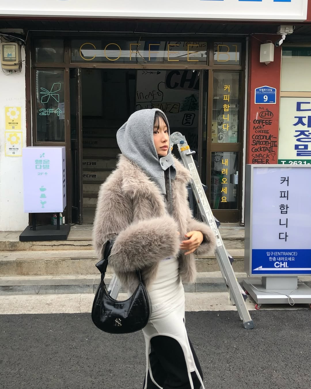 áo khoác lông và mũ phụ kiện