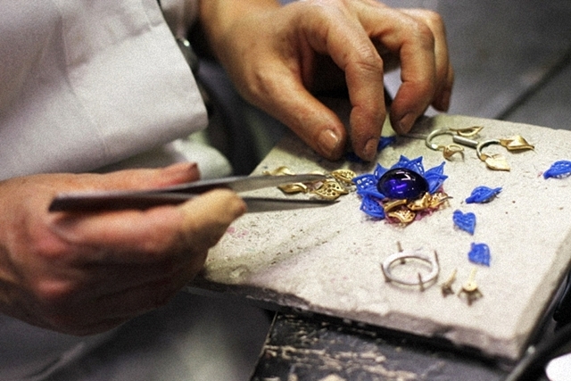 Phân biệt trang sức cao cấp và thời trang – Giá tiền không phải yếu tố hàng đầu