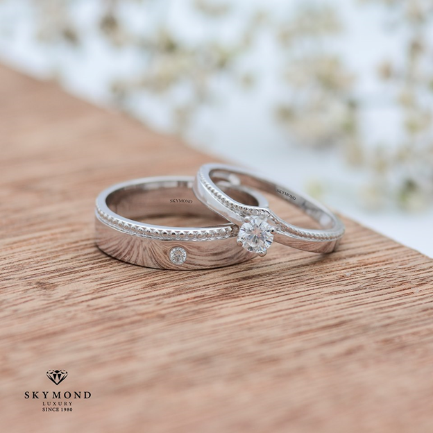 Chuyện chưa kể: Vì sao Platin tỏa sáng vượt thời gian?  (Kể từ góc nhìn khoa học: Tính sáng bóng tự nhiên – không phai màu – phản quang mạnh khiến Platin luôn “shine” theo đúng nghĩa.)