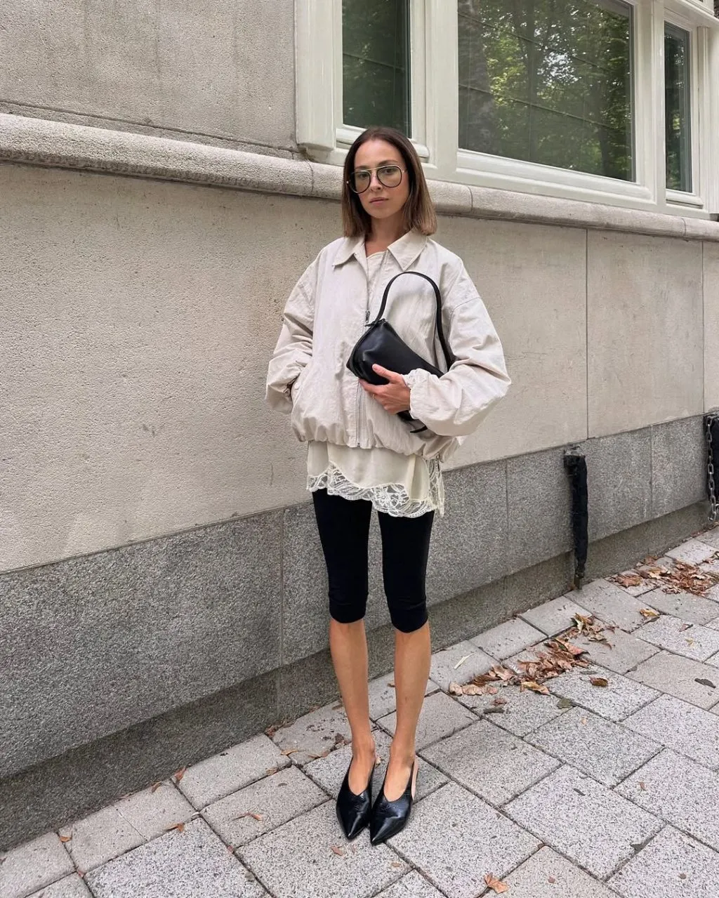 Outerwear trung tính gợi nét thanh lịch cho phong cách nữ tính