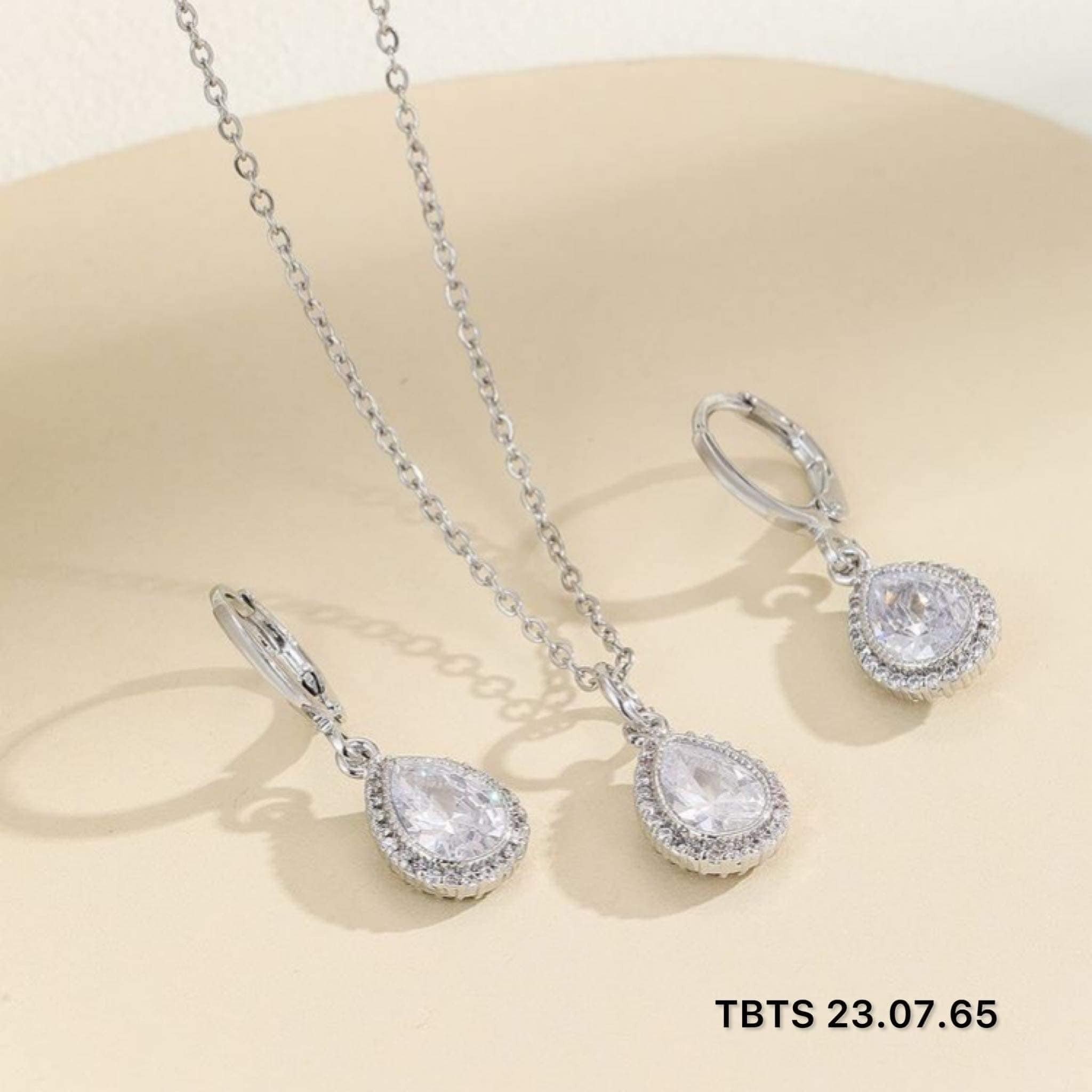 trang-suc-platin-gan-kim-cuong-03