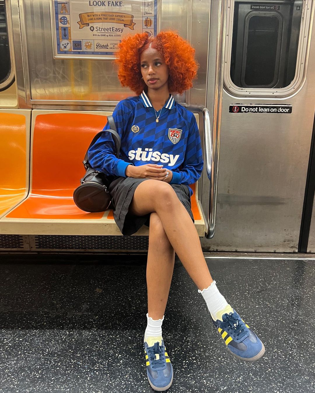 banksnohilary diện đồ thể thao