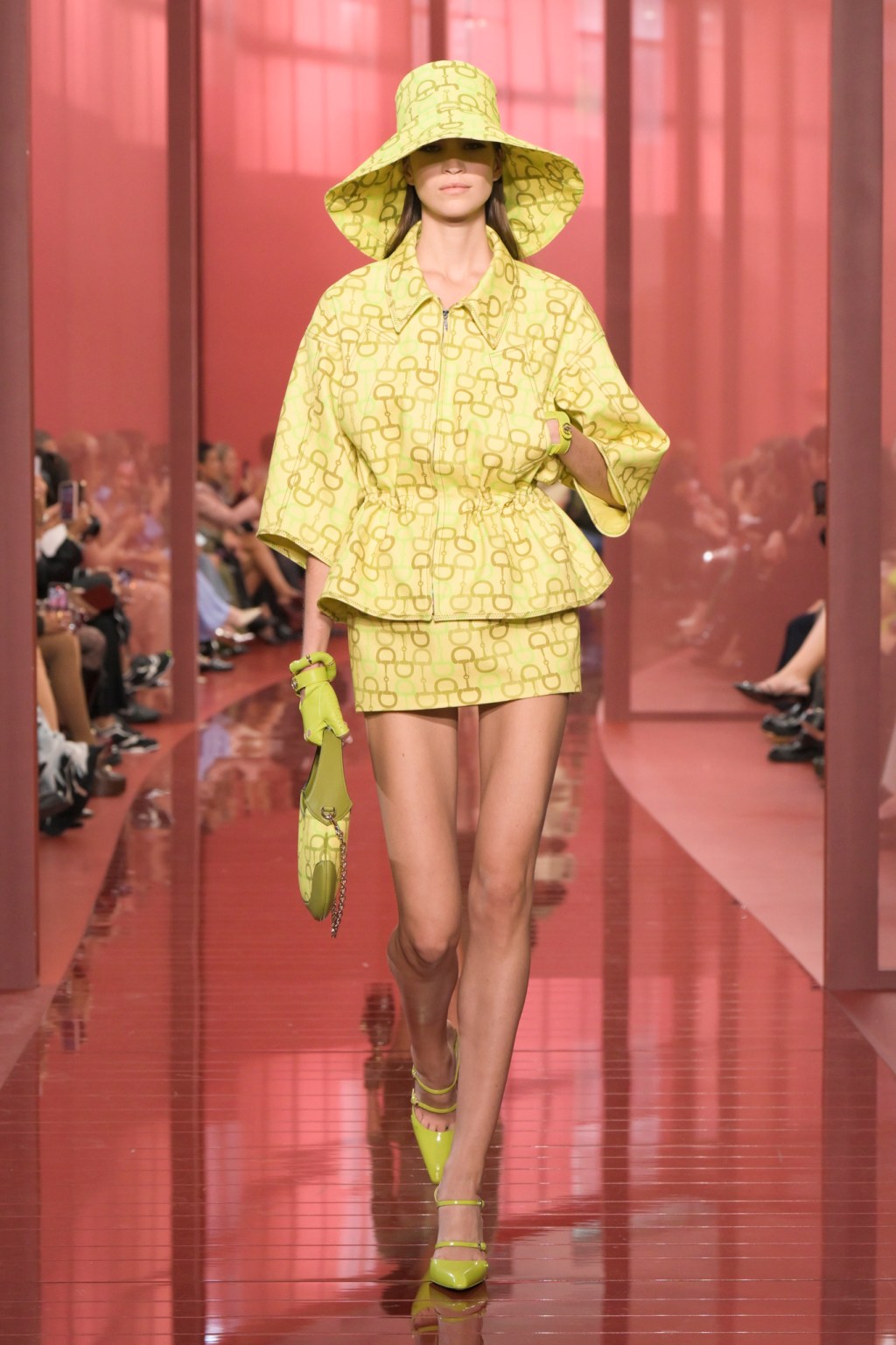 bản phối vàng hoạ tiết Gucci