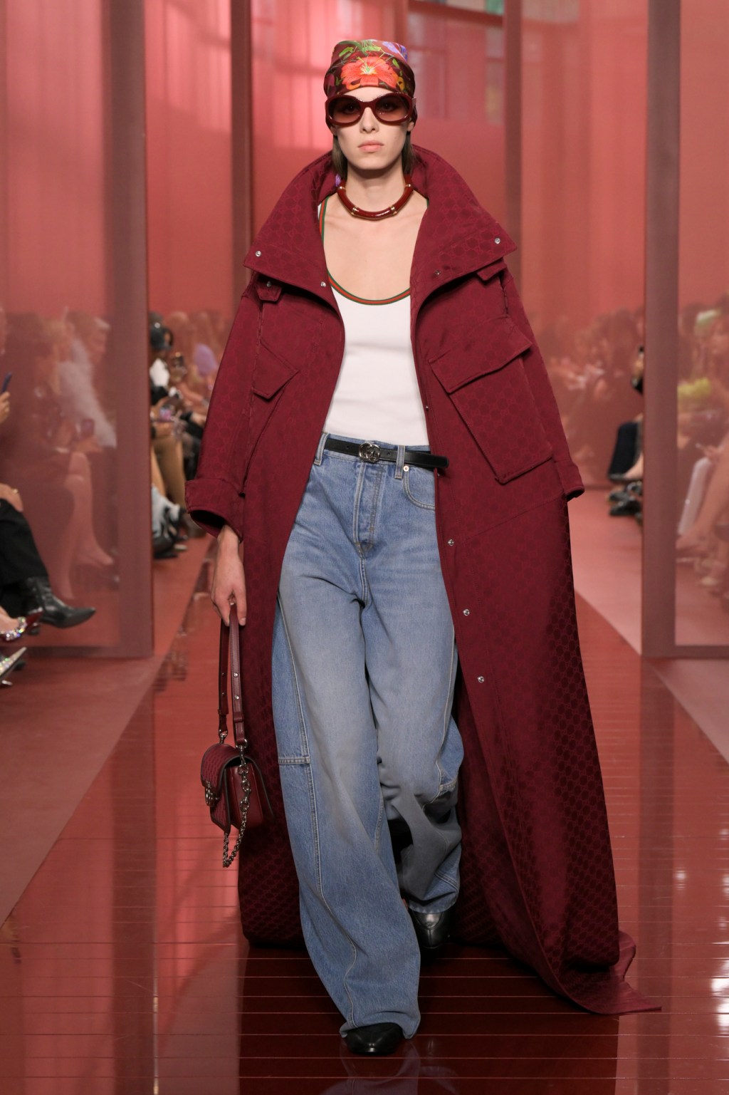 măng tô đỏ đô