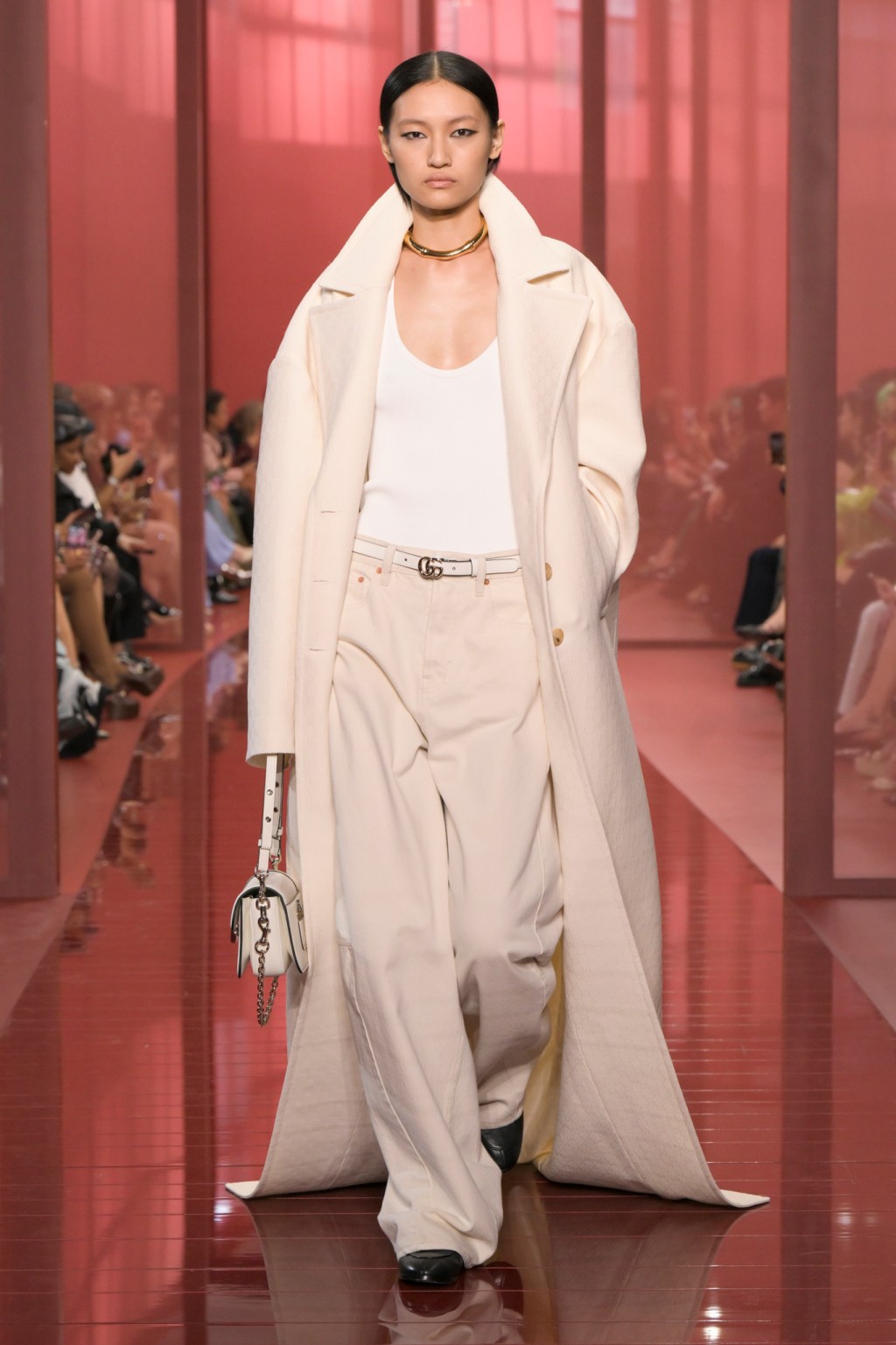 Gucci măng tô trắng