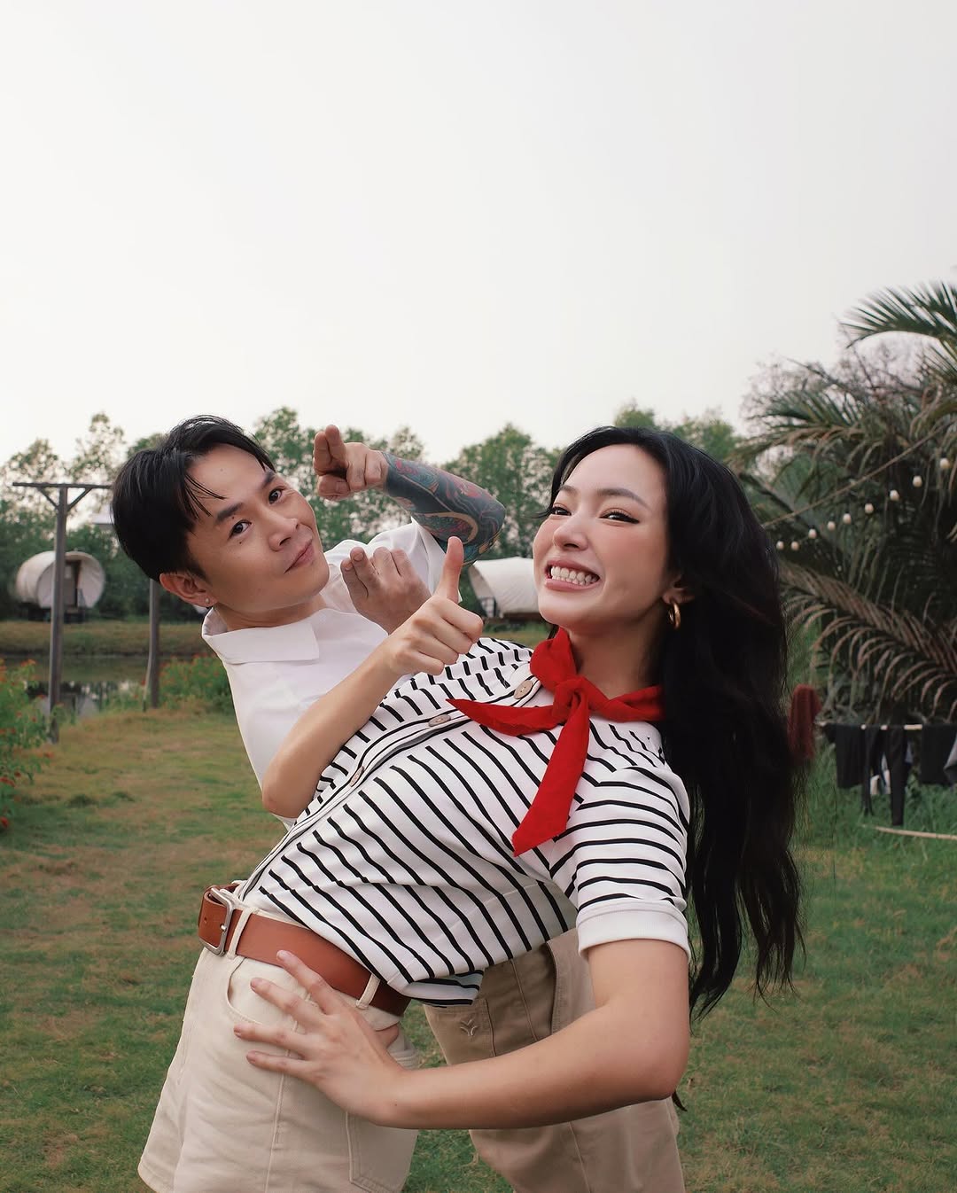 Châu Bùi mặc áo họa tiết kẻ sọc