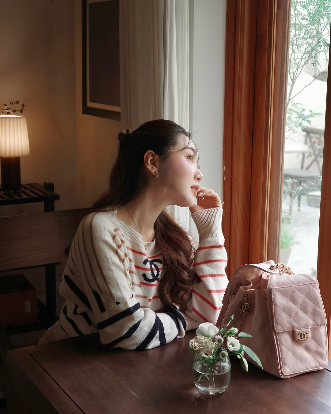 bychloenguyen mặc áo họa tiết kẻ sọc