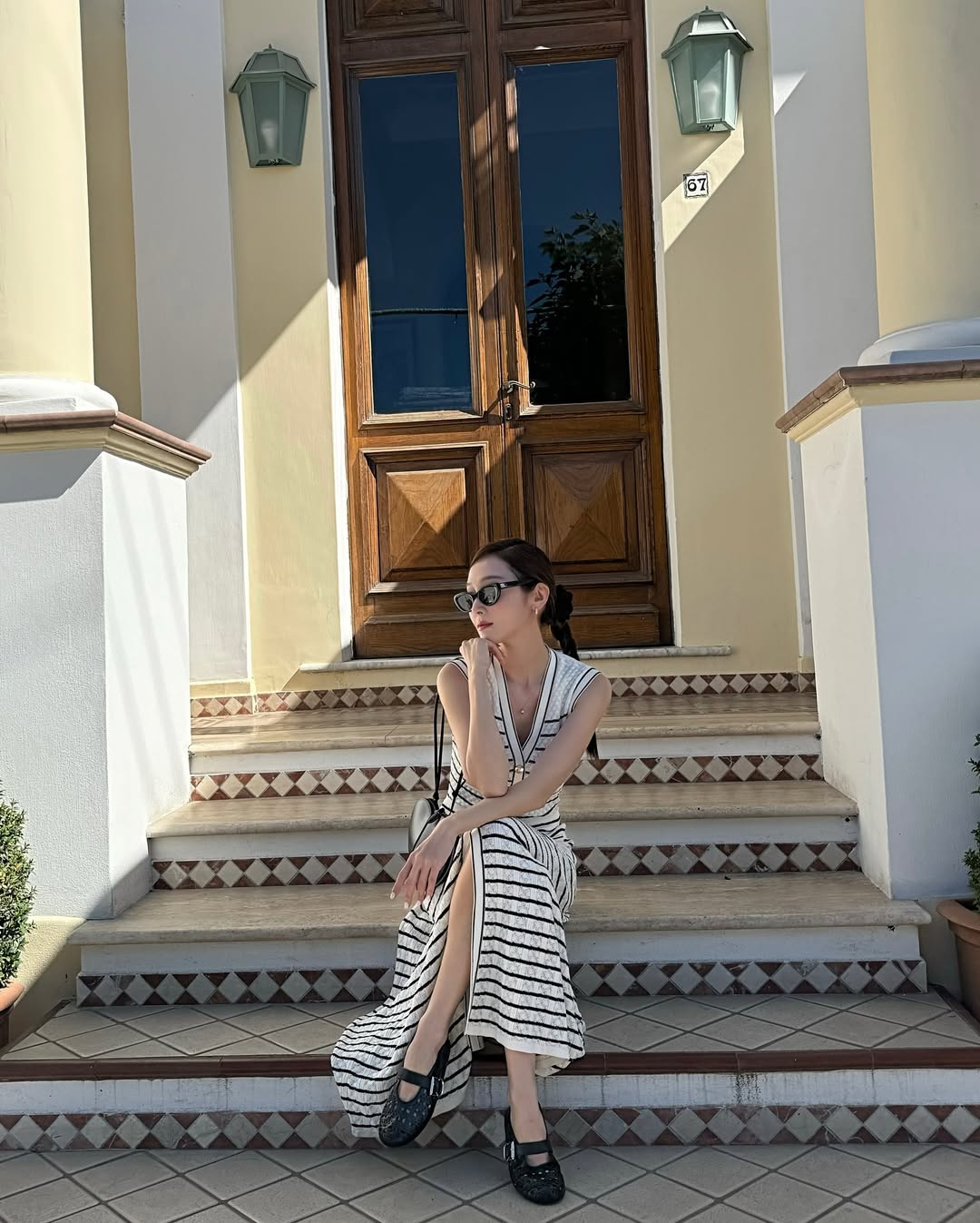 jessica.syj mặc váy họa tiết kẻ sọc