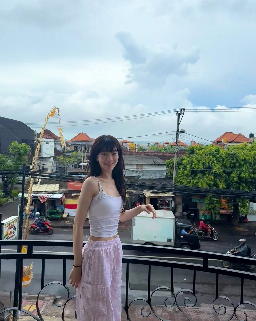 áo hai dây quần ống suông 