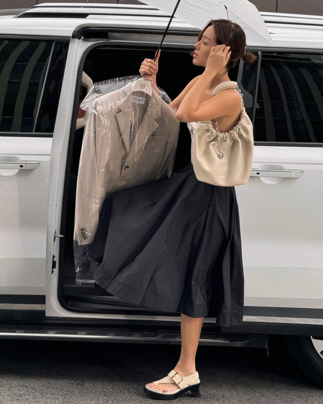 Cô em trendy màu be