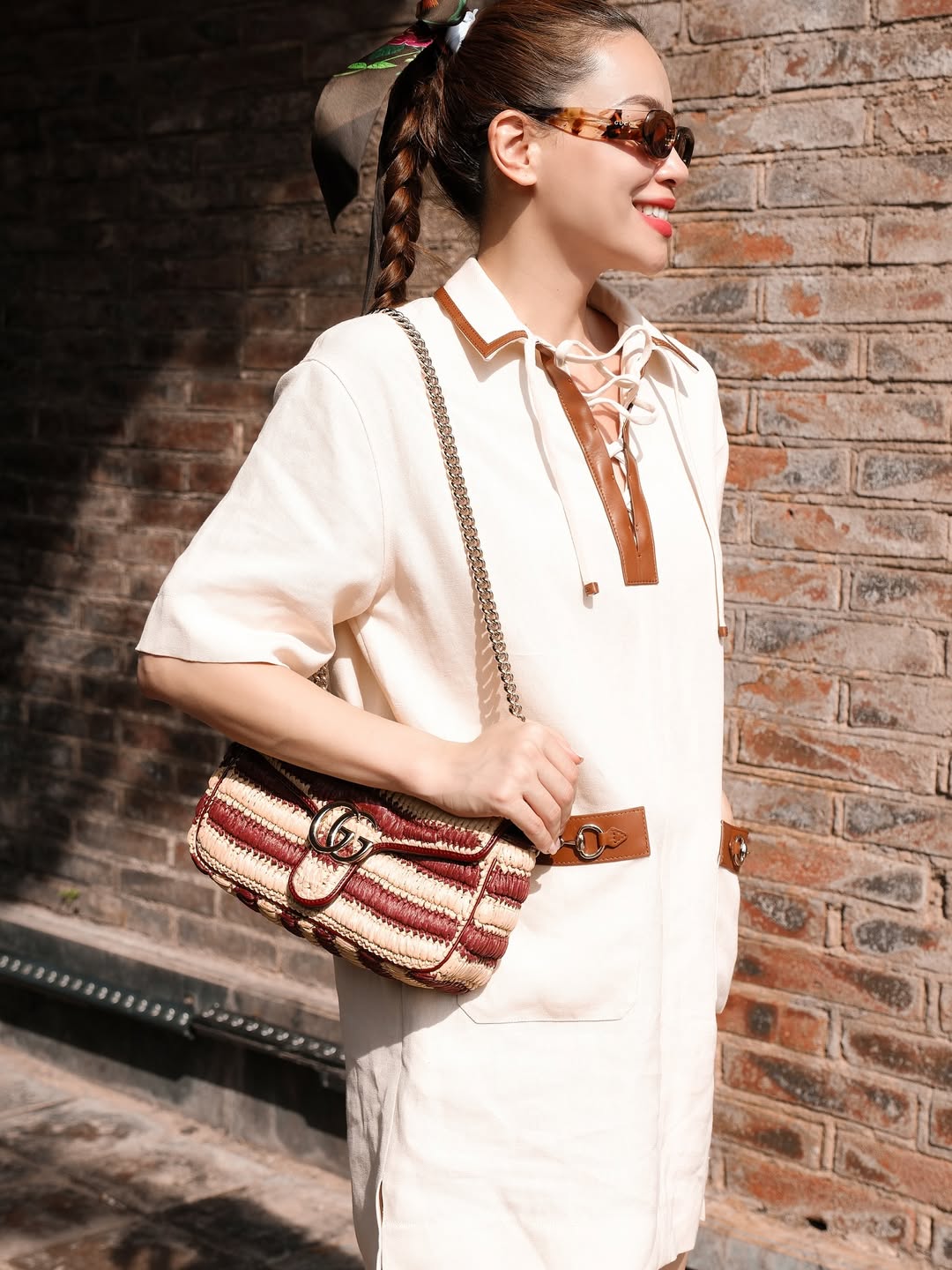 Hồ Ngọc Hà diện màu be