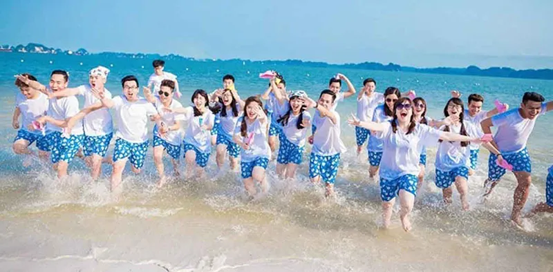 Tuyệt chiêu giúp nàng 'miễn nhiễm' với mọi thính lạ khi đi biển nhóm