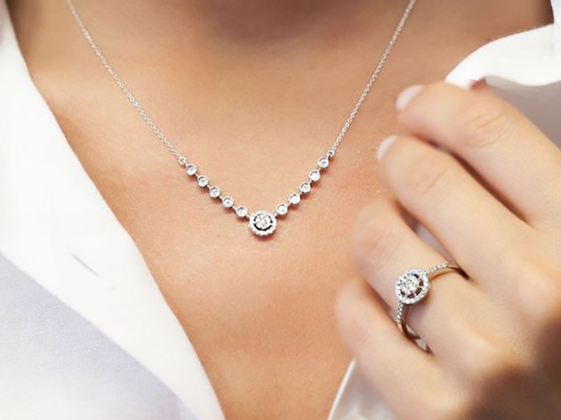 Trở thành “mẹ bỉm sữa” sành điệu với trang sức bạc bọc Platin